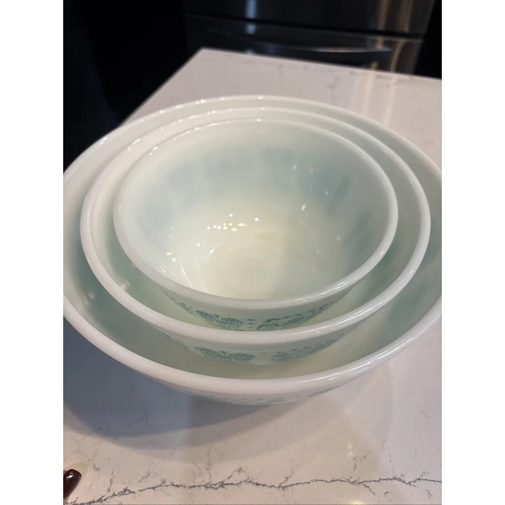 Pyrex Amish Butterprint Nesting Mixing Bowl Set 3 Piece Turquoise 4,2.5, 1.5 qt